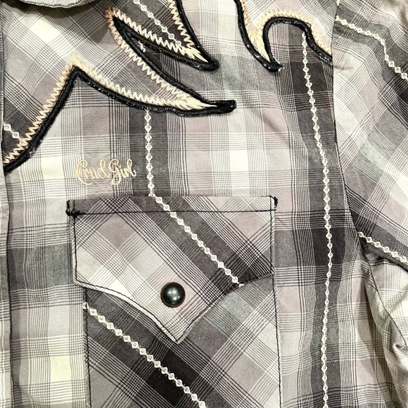 Cruel Girl Pearl Snap Western Plaid Shirt Sz Small Gray, Pink Embordiery Yoke - Picture 2 of 8